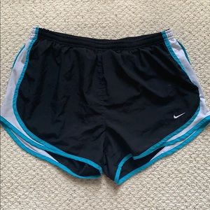 Nike tempo running shorts (L)